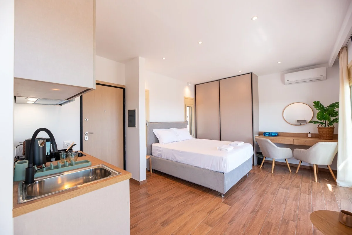 GREEN-02-·-AeroHill-Suites-Near-Athens-Airport-2