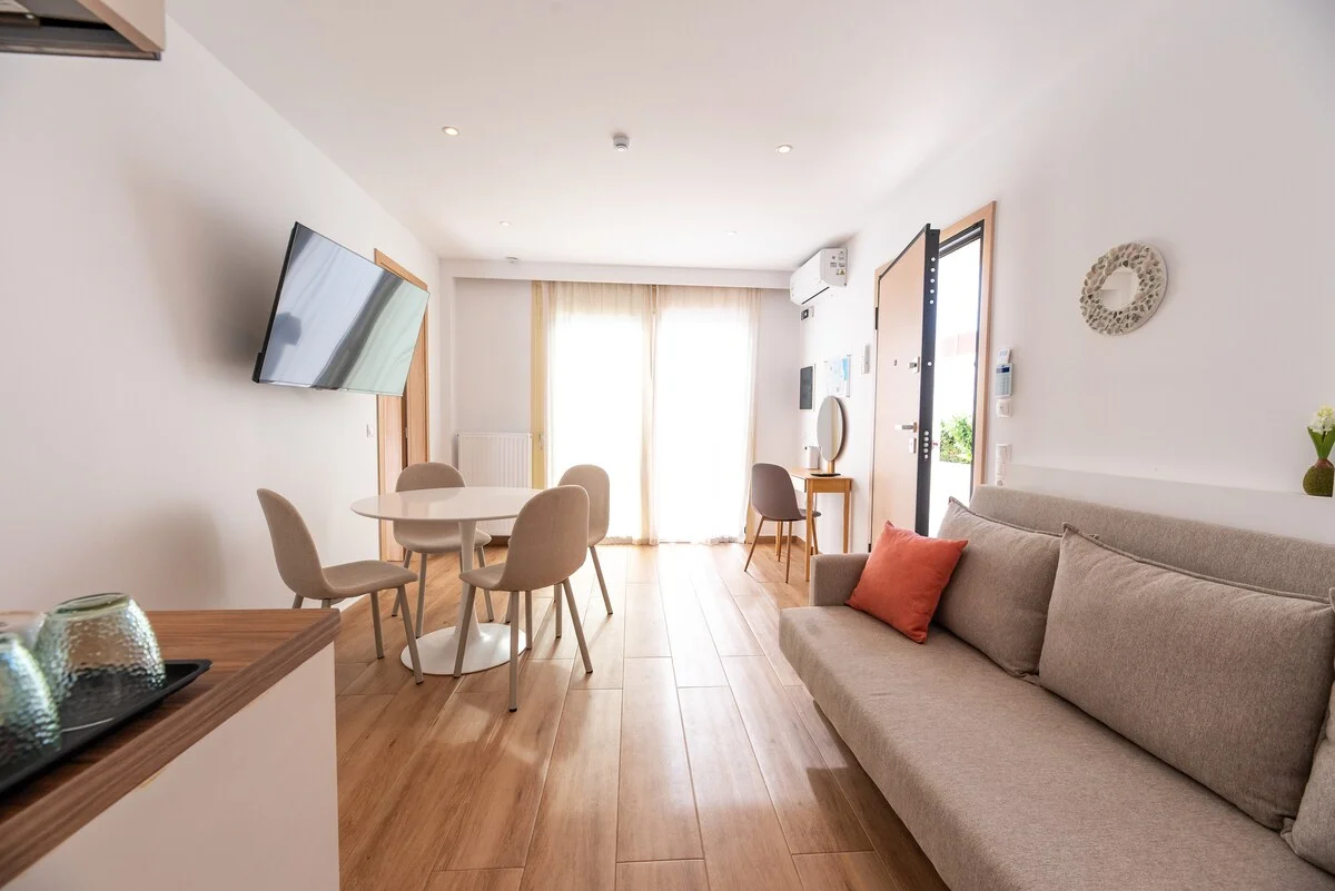 GREEN-03-·-AeroHill-Suites-Near-Athens-Airport-3